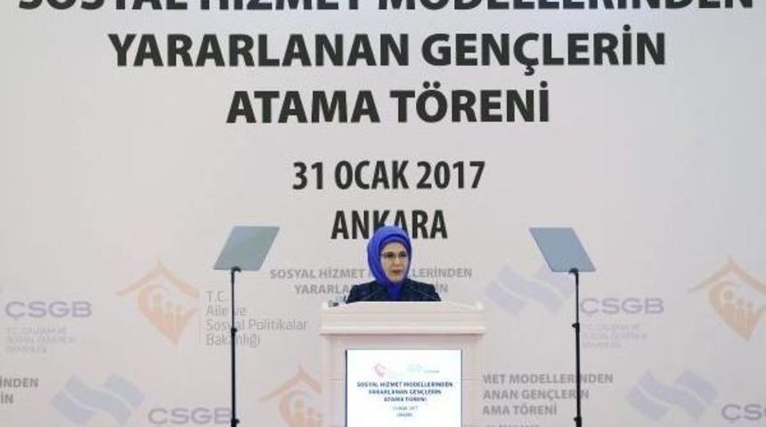 Emine Erdoğan: Toplumun Emaneti Olan Evlatlarımızı Donatarak Yine Toplum Hizmetine Uğurluyoruz