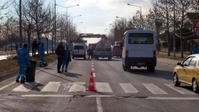 Yaya Geçidinde Hafif Ticari Aracın Çarptığı Kadın Öldü