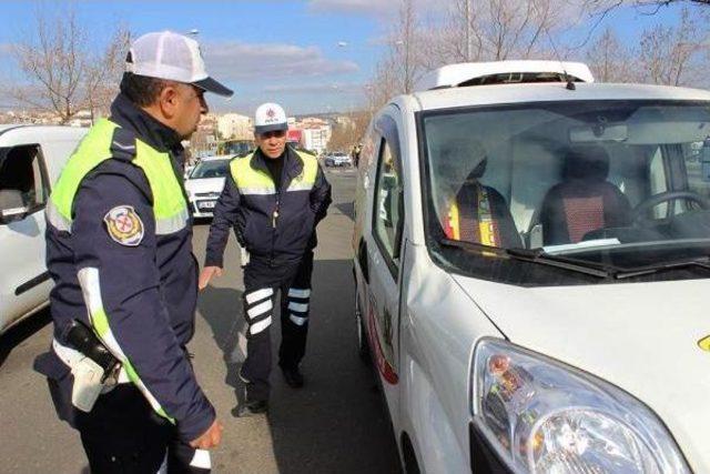 Yaya Geçidinde Hafif Ticari Aracın Çarptığı Kadın Öldü