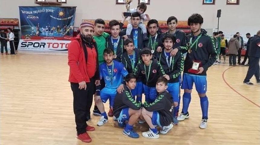 Anadolu Ateşi Hokey Takımı Şampiyon Olarak 2.lige Y&uuml;kseldi