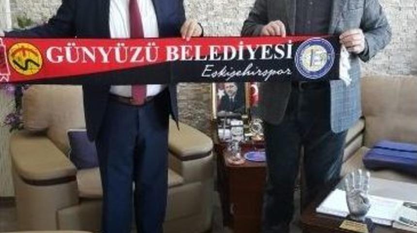 Kızılay Şube Başkanı Girgin&rsquo;den G&uuml;ny&uuml;z&uuml; Belediye Başkanı Arayıt&rsquo;a Ziyaret