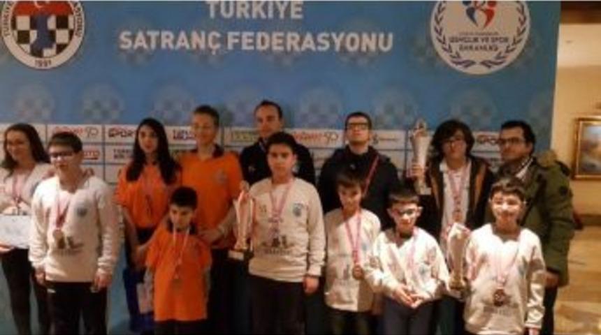 Manisalı Satran&ccedil;&ccedil;ılardan Antalya&rsquo;da B&uuml;y&uuml;k Başarı