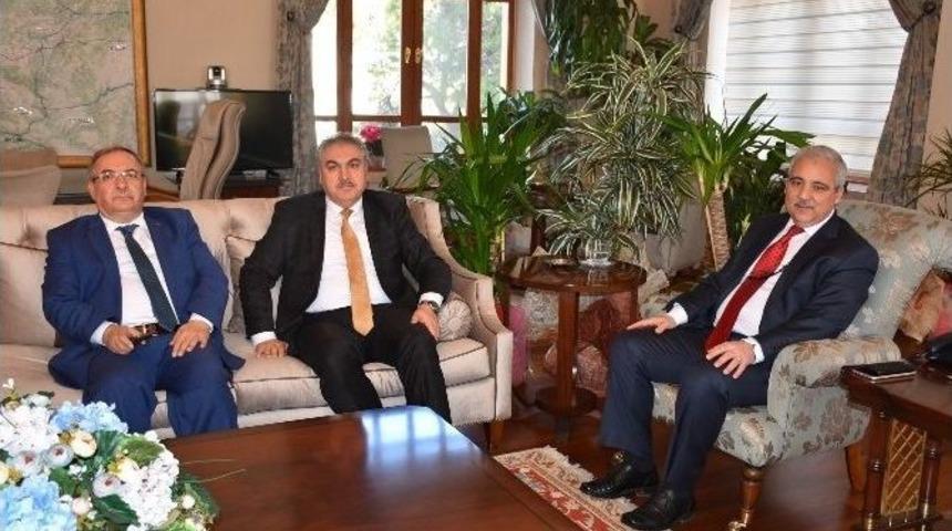 Vali G&uuml;ven&ccedil;er, &Uuml;&ccedil; İlin Valisini Ağırladı