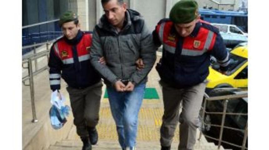 Otob&uuml;ste Dinamitle Yakalanan Yolcu Ile Satıcı Tutukladı