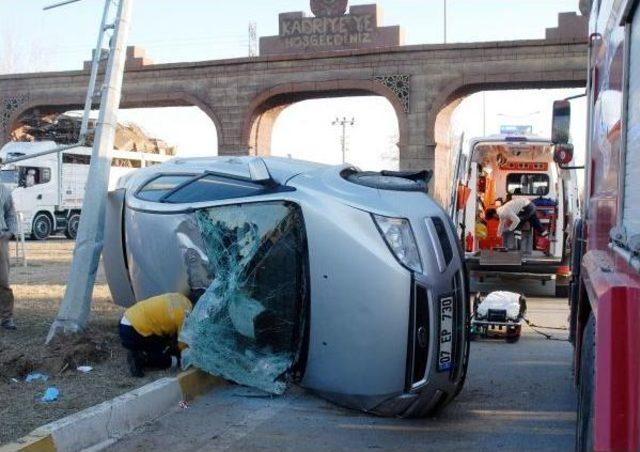 Otomobille Kaza Yapan Kardeşlerden Biri Öldü