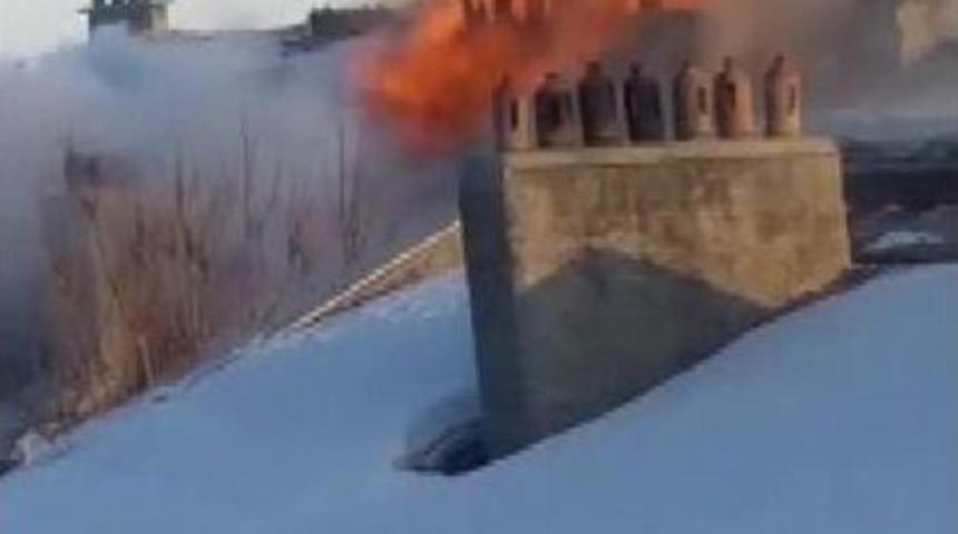 Apartmanın &Ccedil;atı Katında Yangın