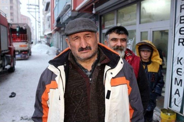 Kahraman Polisler Yangından 10 Kişiyi Kurtardı G4