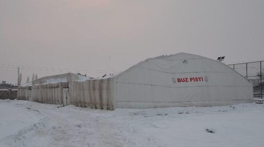 Iğdır&rsquo;da Buz Pistinin &Ccedil;atısı &Ccedil;&ouml;kt&uuml;