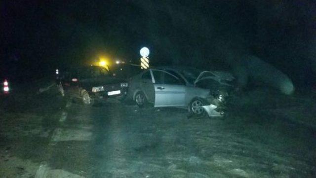 Çorum da Iki Otomobil Çarpıştı: 10 Yaralı 3