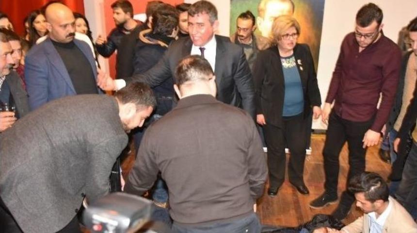 Panelde Fenalaşan Gence İlk M&uuml;dahaleyi Tbb Başkanı Feyzioğlu Yaptı