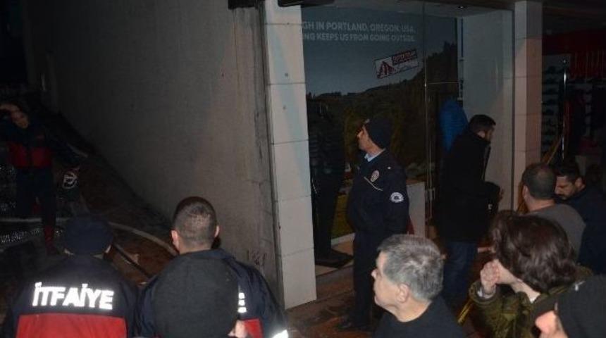 Oğlu &Ccedil;ıkan Yangında Can Verdi, Anne Sinir Krizleri Ge&ccedil;irdi