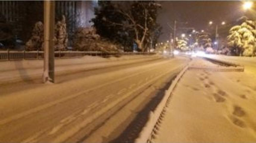 Samsun&rsquo;da Tramvaya Kar Ve Buz Engeli