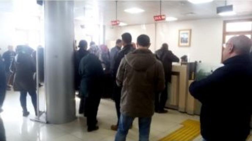 Aydın Ptt&rsquo;de Ay Sonu Yoğunluğu