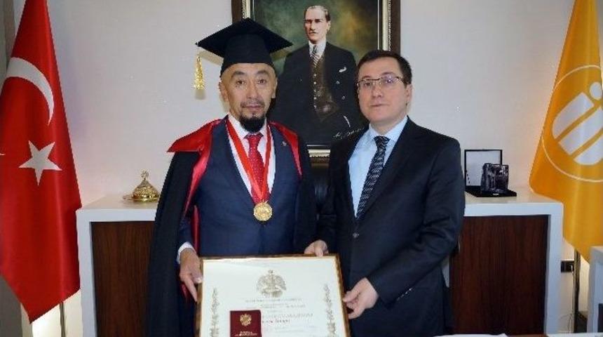 Sscb&rsquo;nin Yıkılmasından Sonra Rusya Dışına Verilen İlk &rsquo;unvan &Ouml;d&uuml;l&uuml;&rsquo;n&uuml; Aldı