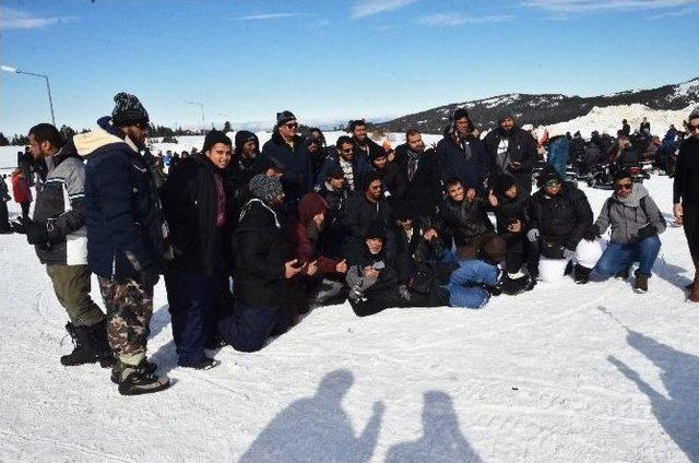 Arap Turistlerin Kar Safarisi Keyfi