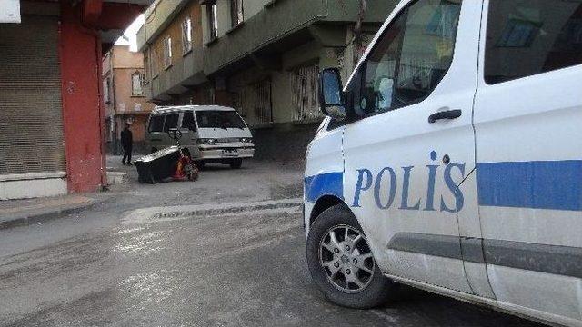 Hırsızlar 2 Tonluk Çelik Para Kasasını Taşıyamayınca Sokak Ortasında Bırakıp Kaçtı