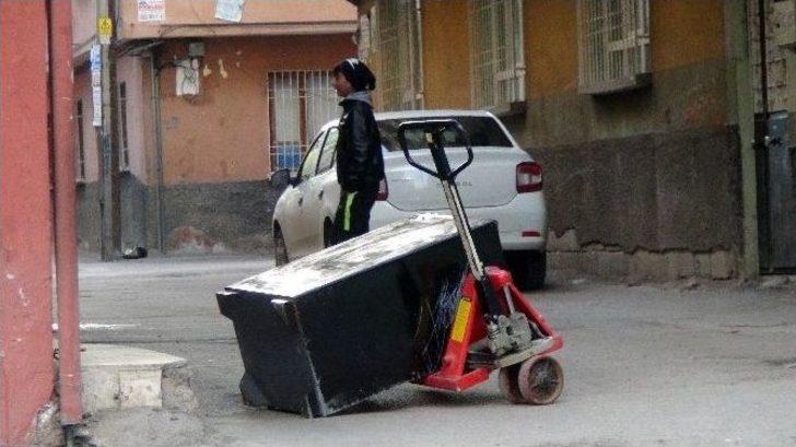 Hırsızlar 2 Tonluk Çelik Para Kasasını Taşıyamayınca Sokak Ortasında Bırakıp Kaçtı G2