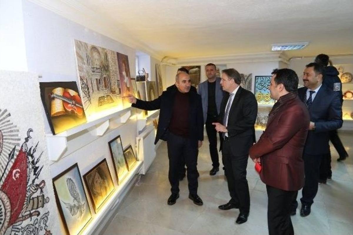 Danimarka B&uuml;y&uuml;kel&ccedil;isi Olling, Sergi A&ccedil;ılışına Katıldı