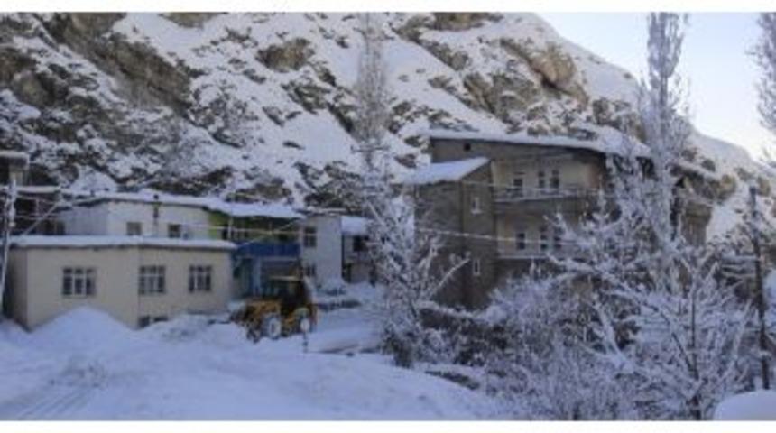 Hakkari&rsquo;de Yol A&ccedil;ma &Ccedil;alışması