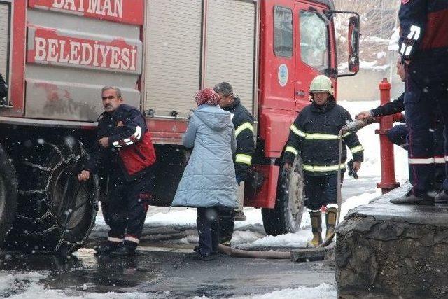 Batman&rsquo;ın İlk Ve Tek Kadın İtfaiyecisi 1