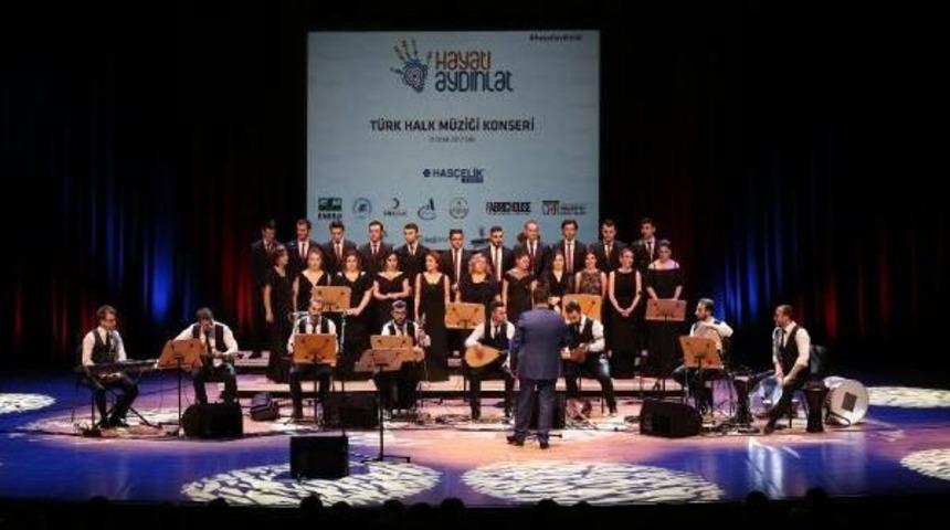 Ck Enerji'nin Hayatı Aydınlat Konseri'nde &Ouml;zel Insanlara 'el Ele' Destek Verildi