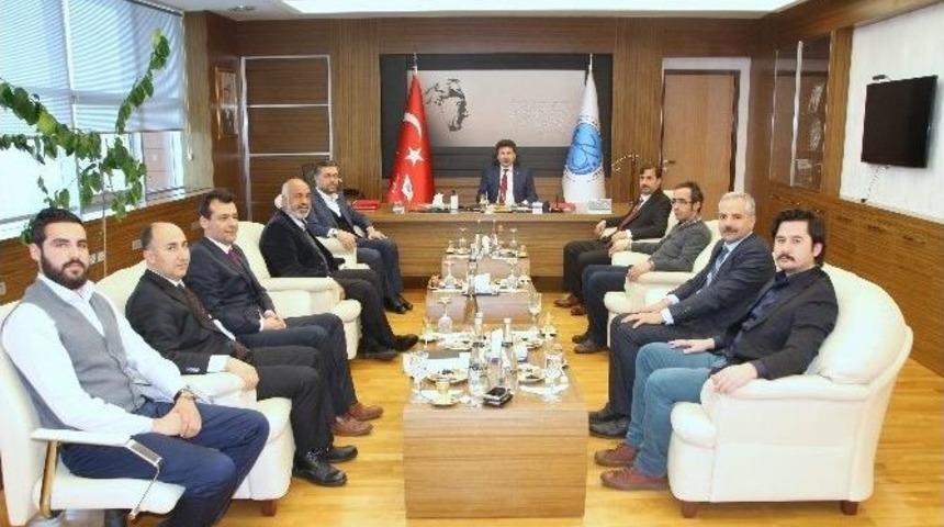 Rekt&ouml;r Karacoşkun&rsquo;a Hayırlı Olsun Ziyaretleri S&uuml;r&uuml;yor