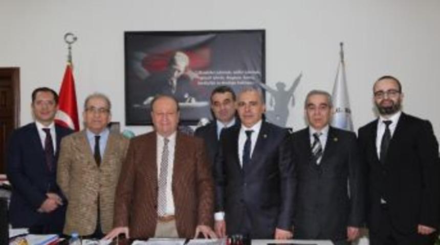 Aydınlılar Derneği Yeni Y&ouml;netiminden Başkan &Ouml;zakcan&rsquo;a Ziyaret