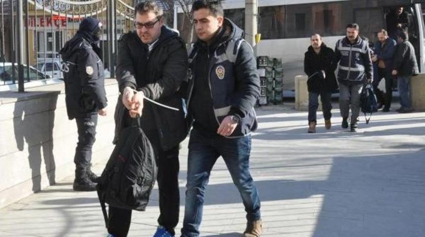 Fet&ouml; Ş&uuml;phelisi 7 Polis Adliyede