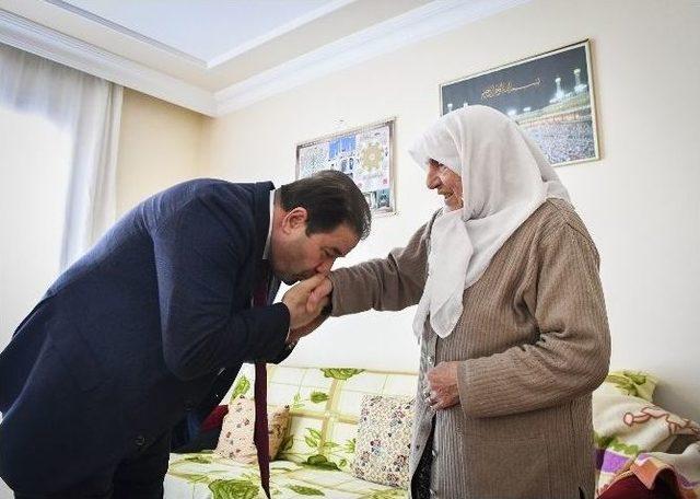 Başkan Kılı&ccedil;, Yaşlı &Ccedil;iftin Derdine Derman Oldu 3