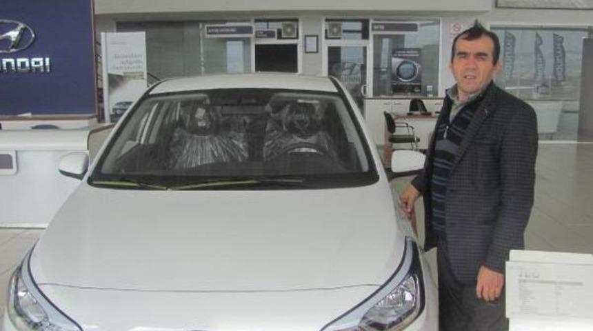 Gurbet&ccedil;iler 'sosyal Medya Muhabirine' Otomobil Aldı