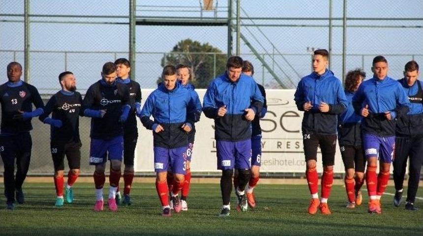 Karab&uuml;kspor, Beşiktaş Hazırlıklarına Antalya&rsquo;da Başladı