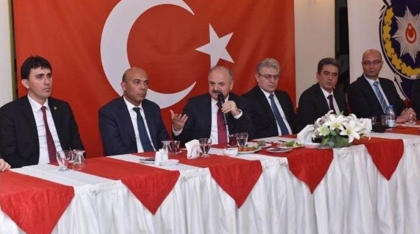 Vali &Ccedil;akacak, Terfi Eden Emniyet M&uuml;d&uuml;rleriyle Bir Araya Geldi