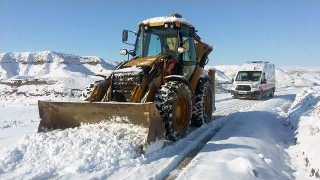 Rahatsızlanan Kadının İmdadına Ekipler Yetişti