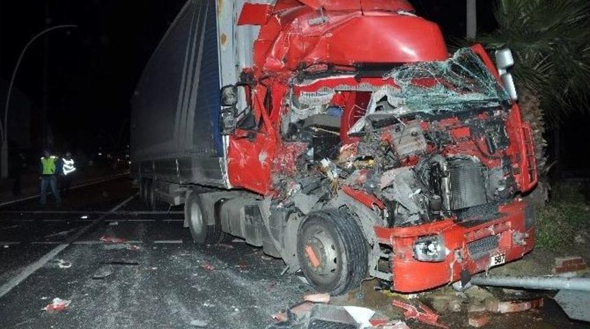 Hurdaya D&ouml;nen Tır&rsquo;dan Burnu Bile Kanamadan &Ccedil;ıktı