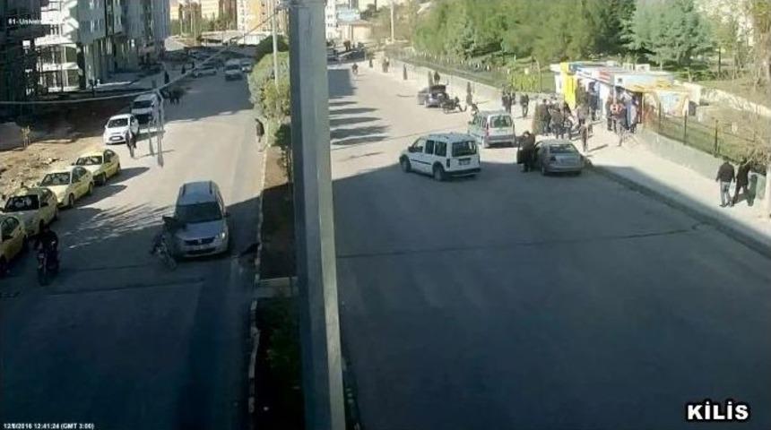 Otomobilin Motosiklete &Ccedil;arpma Anı Kamerada