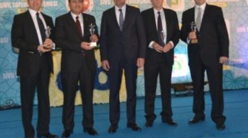 Egeli İhracat Şampiyonları &Ouml;d&uuml;llerini Bakan Zeybekci&rsquo;den Alacak