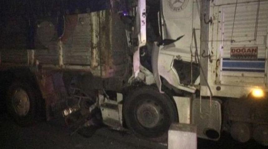 Tem'de Kaza: 2 &Ouml;l&uuml;, 2 Yaralı