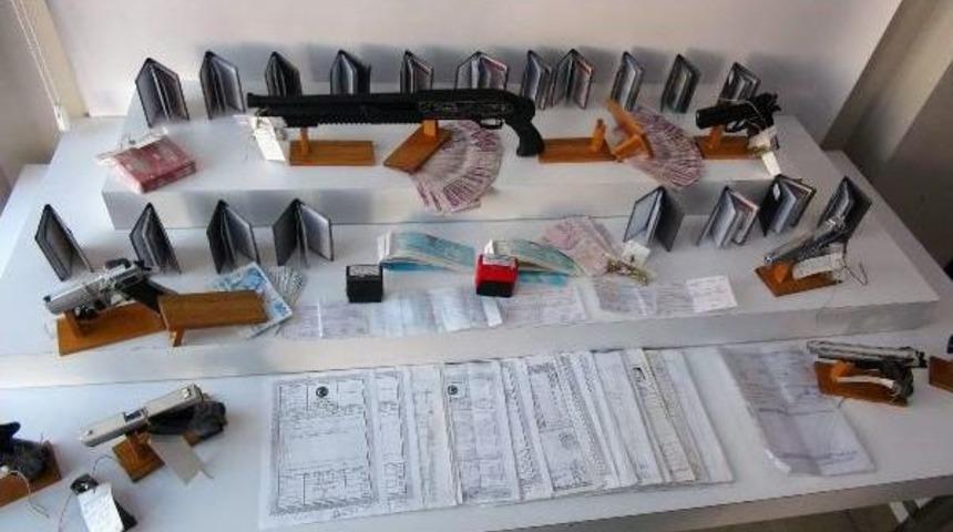 Emlak Şebekesine Polis Operasyonu; 16 G&ouml;zaltı