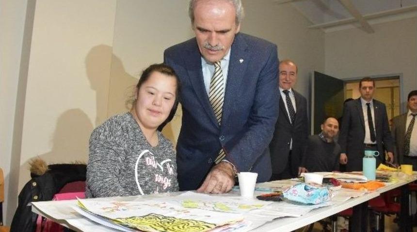 Resimle Hayata Tutunuyorlar