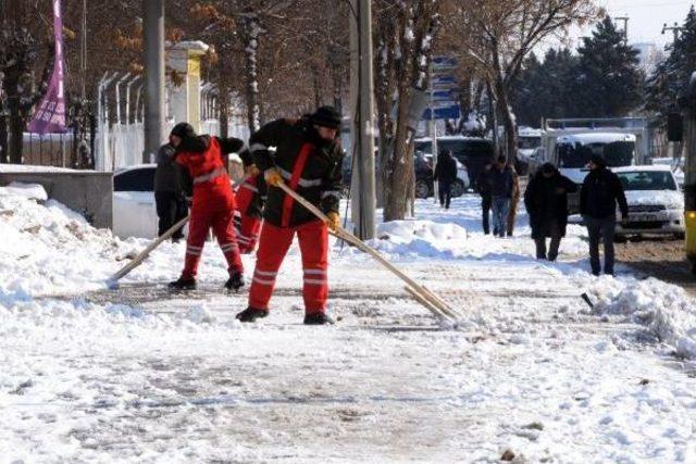 Diyarbakır'da Kar Çilesi Sürüyor