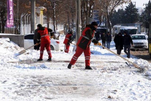 Diyarbakır'da Kar Çilesi Sürüyor