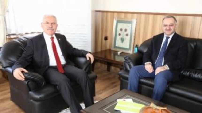 Yozgat M&uuml;ft&uuml;s&uuml; Sezik&rsquo;ten Rekt&ouml;r Karacabey&rsquo;e Nezaket Ziyareti