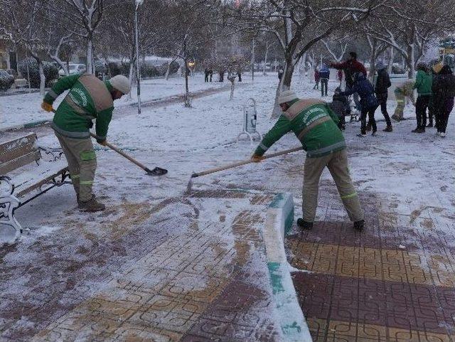 Beyaza Bürünen Şanlıurfa’da Haliliye Belediyesi Çalışmalarını Aralıksız Sürdürdü