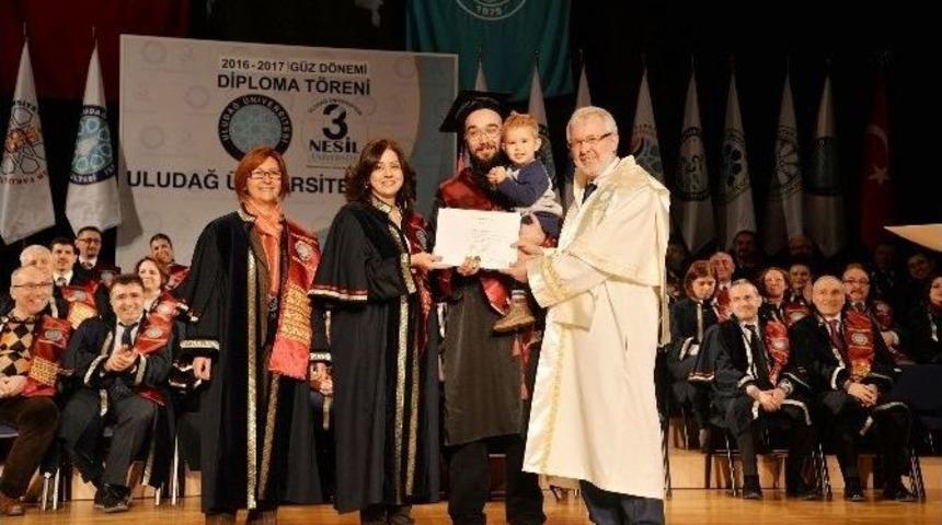 Kaza Sonucu Ayrıldığı Fak&uuml;lteden 18 Sene Sonra Mezun Oldu