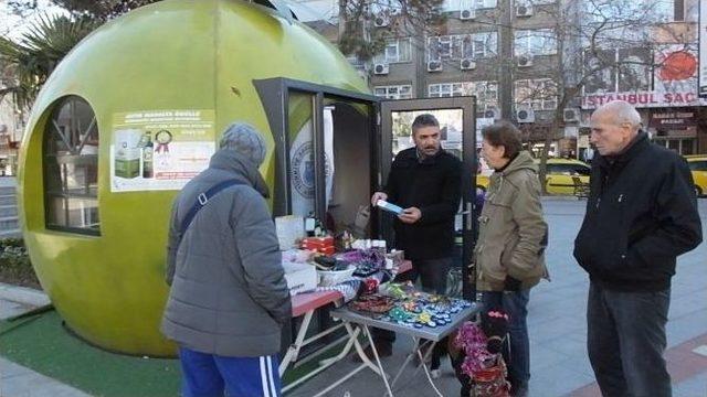 Burhaniye’de, Zeytin Görünümlü Mekan Engellilere Satış Yeri Oldu