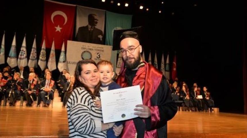 Kaza Sonucu Ayrıldığı Fak&uuml;lteden 18 Sene Sonra Mezun Oldu