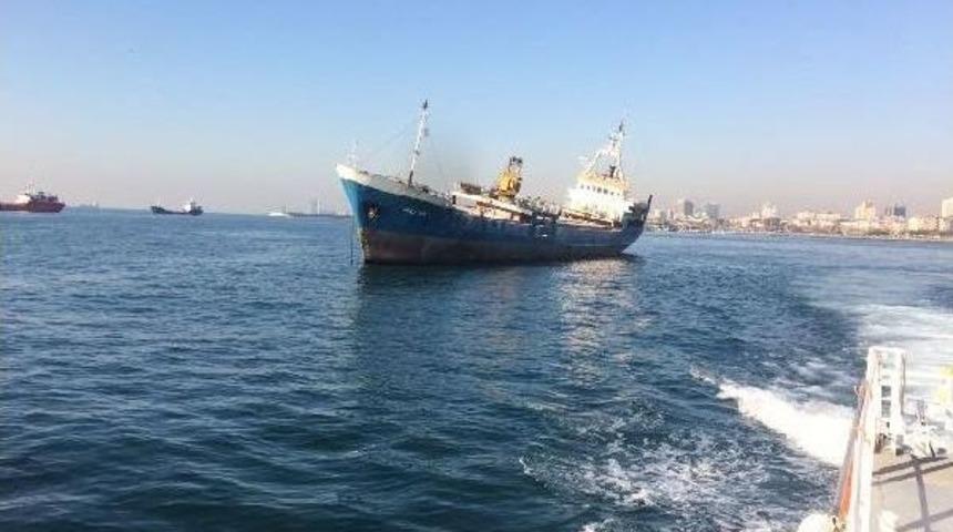 Zeytinburnu'nda Demirli Gemi Yan Yattı