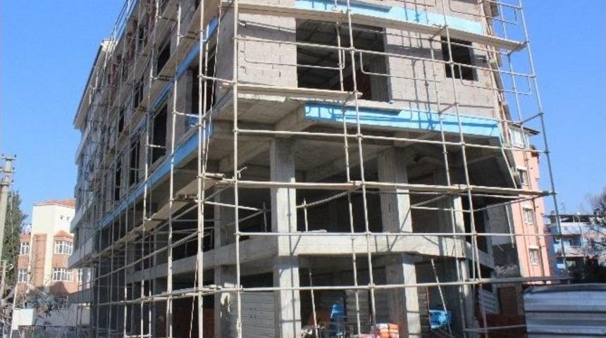 Hafif Ticari Ara&ccedil; İnşaat İskelesine &Ccedil;arptı: 1 Yaralı