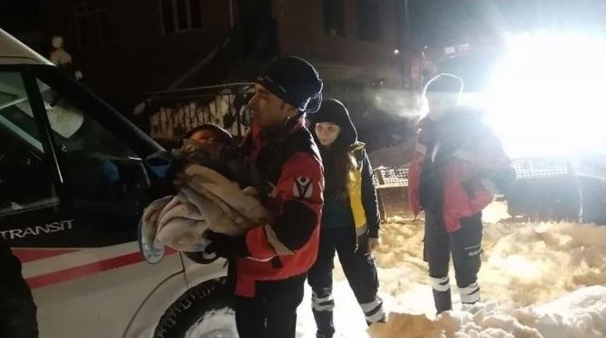 Kar Yağışının Etkili Olduğu İl&ccedil;elerde Afad Ve Umke Hayat Kurtarmaya Devam Ediyor