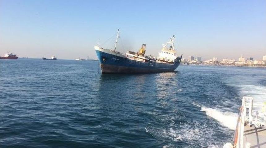 Zeytinburnu A&ccedil;ıklarında Gemi Yan Yattı